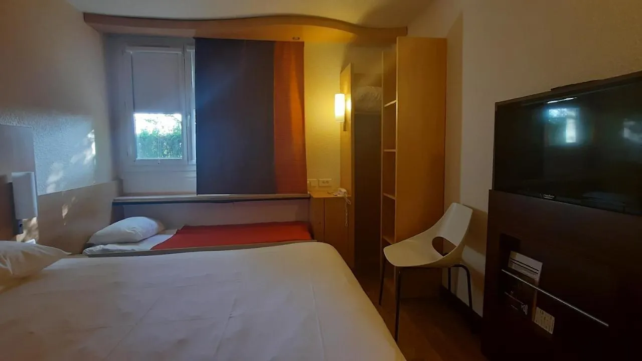 Ibis Roanne Le Coteau Hotel Restaurant